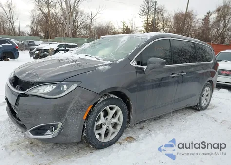 2018 Chrysler Pacifica Touring Plus z USA, uszkodzony, nr VIN 2C4RC1FG9JR103109